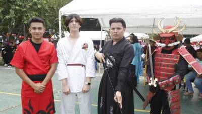 José David Quintero, Kevin Castillo, Julio Salvador y Ricardo Gutiérrez posaron con sus trajes de distintas culturas asiáticas.