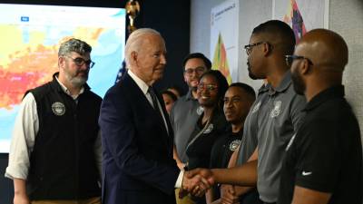 Biden visitó el Centro de Operaciones de Emergencia en Washington D.C.