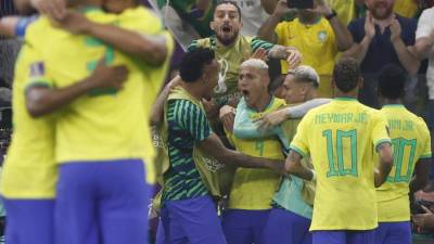 Los tres puntos dejan a Brasil líder del Grupo G, empatada con Suiza, que venció a Camerún, pero con mejor diferencia de goles.