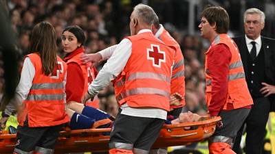 Frenkie de Jong se lesionó el domingo en un choque con el uruguayo Federico Valverde en la primera parte y tuvo que ser sustituido.