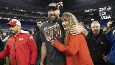Travis Kelce y Taylor Swift derrocharon amor hace unas semanas, tras finalizar un partido.