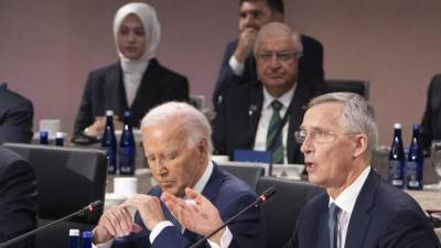 Biden, junto al secretario general de la OTAN Jens Stoltenberg, durante la cumbre de los aliados en Washington.