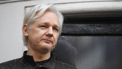 Assange pasó doce años encerrado, siete refugiado en la embajada de Ecuador y cinco en una cárcel cerca de Londres.