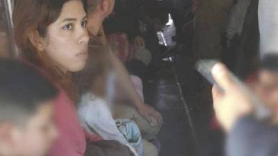 Los delincuentes hicieron bajar del bus a los migrantes y se llevaron a 32 de ellos en camionetas.