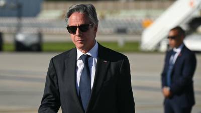 Blinken llegó al aeropuerto de Tel Aviv, desde donde se dirigirá a Jerusalén para reunirse con el primer ministro israelí Benjamin Netanyahu.