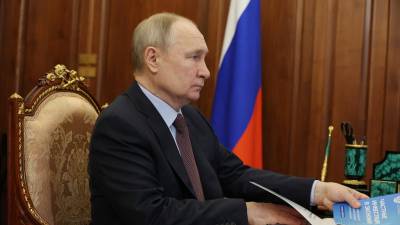 Putin regresó este jueves a trabajar al Kremlin tras el supuesto intento de asesinato en su contra.
