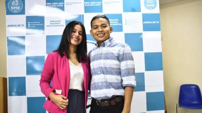 El ingeniero Cristofer Aguilar recibió un trasplante de riñón, su hermana Gabriela fue la donante.La operación se realizó en el IHSS de San Pedro Sula.