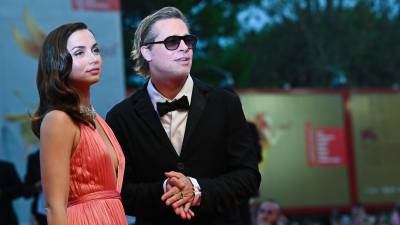 La actriz cubana Ana de Armas y el actor y productor Brad Pitt.