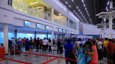 <b><span class=mln_uppercase_mln>Tráfico.</span></b> El aeropuerto Ramón Villeda Morales es el más activo del país con más de un millón de pasajeros al año.<span class=mln_uppercase_mln> Foto: Melvin Cubas.</span>