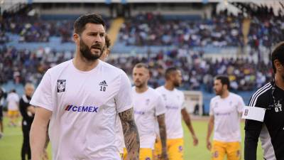 André-Pierre Gignac en los ejercicios de calentamiento.
