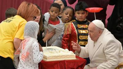 Francisco pidió a los niños que se preparen “para la gran fiesta” de la Navidad.
