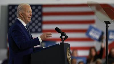 Biden viajó a Florida, uno de los estados bisagra, para hacer campaña.