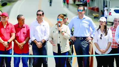 La presidenta Castro participó en la inauguración de una calle.