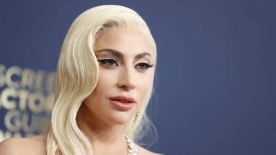 Lady Gaga cumple 40 años convertida en una de las figuras más influyentes de la cultura musical de esta era. Cantante, compositora, actriz y empresaria, su trayectoria ha desbordado los límites de la industria musical para instalarse en el imaginario colectivo como símbolo de libertad creativa, disidencia estética y reinvención constante.