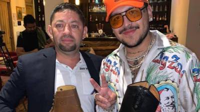 El empresario Kerin Arita junto a Christian Nodal.