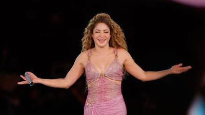 Los colombianos Shakira y Maluma publicaron 'Agua', un merengue sobre el deseo y la atracción. Es su cuarta canción juntos, después de 'Chantaje' y 'Trap', las dos del álbum 'El Dorado' (2017), y de 'Clandestino' (2018).