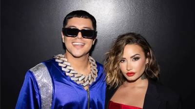 Eduin Caz, líder de Grupo Firme junto con la artista Demi Lovato.