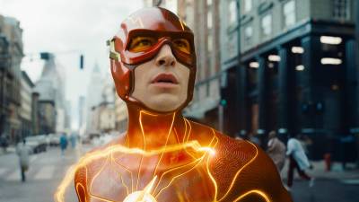 El actor estadounidense Ezra Miller interpreta a Flash.