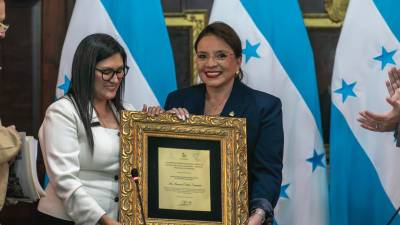 Xiomara Castro, presidenta de Honduras, y Sua Martínez, directora de la Cicesct.