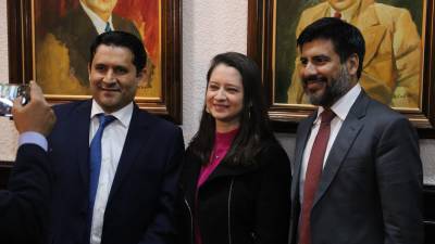 Los fiscales después de ser juramentados junto a la diputado por Cortés Scherly Arriaga (Cortés).