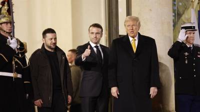 Trump sostuvo una improvisada cumbre con Zelenski y Macron en París.