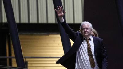 Assange llegó a Canberra, Australia, la noche del martes tras declararse culpable en un tribunal estadounidense.