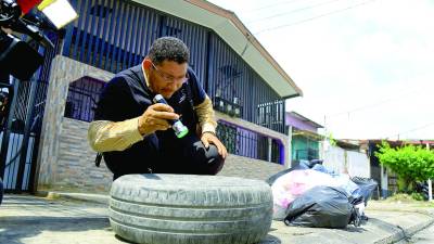 <b>Personal y voluntarios de Salud durante las intervenciones en el barrio Cabañas y Rivera Hernández. Fotos: Melvin Cubas/ F. Muñoz</b>