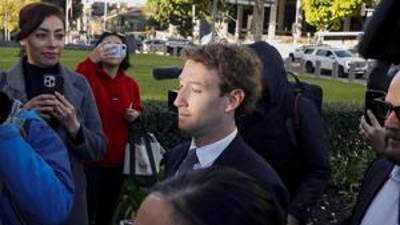 Mark Zuckerberg, director ejecutivo de Meta Platforms, llega para comparecer ante el tribunal en el Tribunal Superior del Condado de Los Ángeles en el centro de Los Ángeles, California.