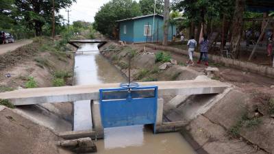 Fotografía muestra un canal de riego en una comunidad del valle de Comayagua (Honduras).