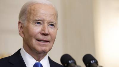 Los errores, caídas y olvidos de Biden en los últimos meses llevan el tema de su avanzada edad a la campaña electoral.