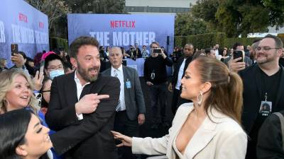 Ben Affleck y Jennifer López en la premier de “The Mother”.