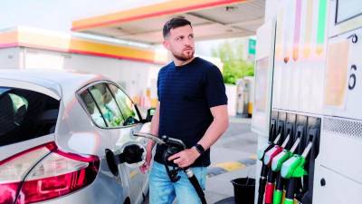 La Secretaría de Energía (SEN) informó que los nuevos precios de los combustibles que entrarán en vigor el próximo lunes 27 de julio responden a factores internacionales que han presionado al alza el mercado de los hidrocarburos, entre ellos el recrudecimiento de las tensiones geopolíticas en Medio Oriente y las restricciones en importantes rutas marítimas para el transporte de petról