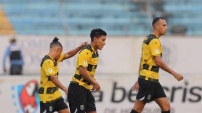 Real España logra ajustado triunfo y complica a la UPNFM