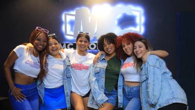 Las Catrachas posaron muy contentas para el lente de Diario LA PRENSA tras una amena entrevista en los estudios de MC Productions.