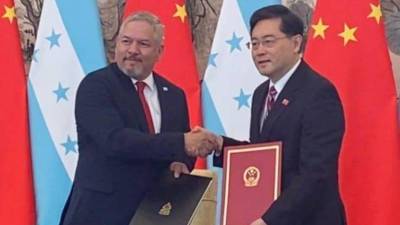 Honduras y China establecieron relaciones diplomáticas, horas después de que el país centroamericano oficializara la ruptura de las que mantenía con Taiwán desde 1941.