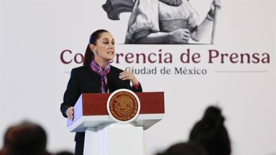 La presidenta de México, Claudia Sheinbaum, habla durante una conferencia de prensa este viernes.