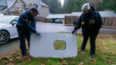 Agentes del NSTB encontraron la ventanilla que cayó de un avión de Alaska Airlines en Portland.