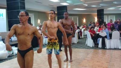 Presentación de atletas de la Federación Hondureña de Fisicoculturismo en la celebración del Día de la Madre en el INJUPEMP.