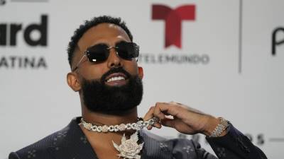 El artista urbano puertorriqueño Eladio Carrión admite en entrevista con la Agencia EFE que prefiere que sus dos hijos no escuchen canciones suyas o de otro cantante glorificando cosas malas, por lo que ahora opta por dedicarle más tiempo a componer temas positivos con una idea sana.