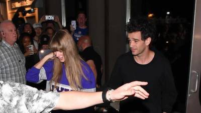 Taylor Swift y Matty Healy saliendo del estudio ‘The Electric Lady’ en Manhattan el pasado 16 de mayo de 2023 en la ciudad de Nueva York.