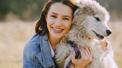 Experto espera que más escuelas brinden acceso a perros de servicio a medida que los estudiantes regresan a los campus universitarios.