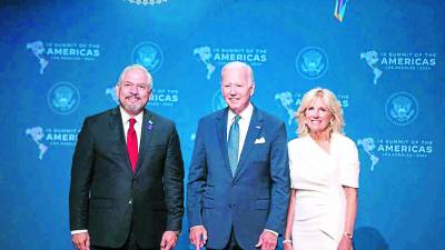 El canciller junto al presidente Joe Biden y su esposa.