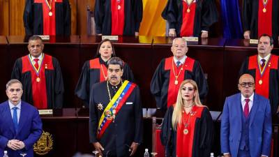 El presidente de Venezuela, Nicolás Maduro, la presidenta del tribunal supremo de justicia Caryslia Rodríguez y el presidente de la asamblea nacional, Jorge Rodríguez.