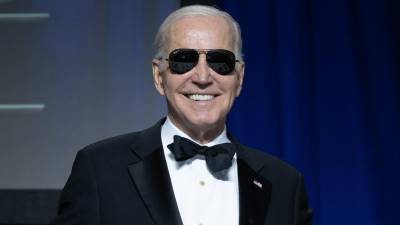 Biden dio un breve discurso en la cena de Corresponsales donde se burló de su edad.
