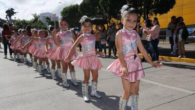 Los alumnos de educación prebásica de Tegucigalpa sorprendieron en la mañana de este domingo con sus desfiles a la patria.