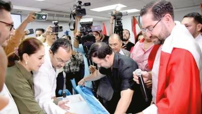 <b><span class=mln_uppercase_mln>Proceso.</span></b> De ser aceptada la solicitud de reintegro a las filas liberales, el grupo de los “Calixtos” pasará a formar parte de la bancada del Partido Liberal en el Congreso Nacional.