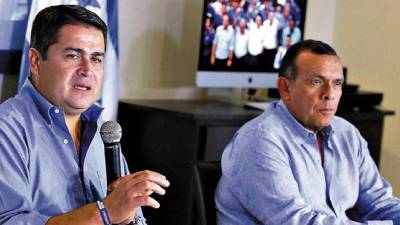 Fotografía de archivo de los expresidentes Juan Orlando Hernández y Porfirio Lobo Sosa.