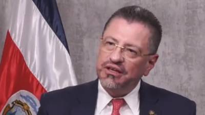 El presidente de Costa Rica, Rodrigo Chaves, durante una entrevista.