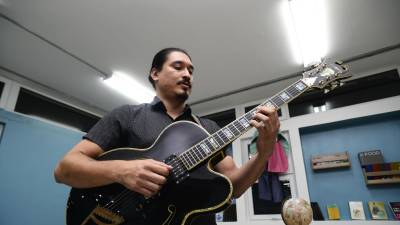 Santos Valladares presentó hace tiempo el disco “Memorias”, el cual incorpora elementos de la historia del jazz y de la cultura hondureña.