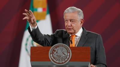 El presidente de México, Andrés Manuel López Obrador, habla durante su conferencia matutina en Palacio Nacional, hoy en la Ciudad de México.